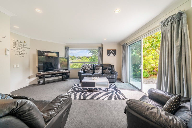 Low Maintenance with A Standout Outlook64537427675778112