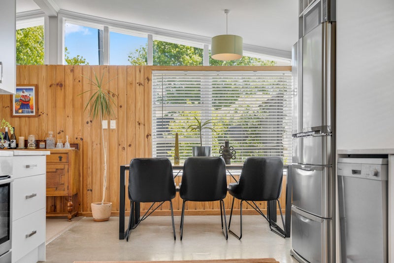 Kiwi Classic with Character!64460002652675113