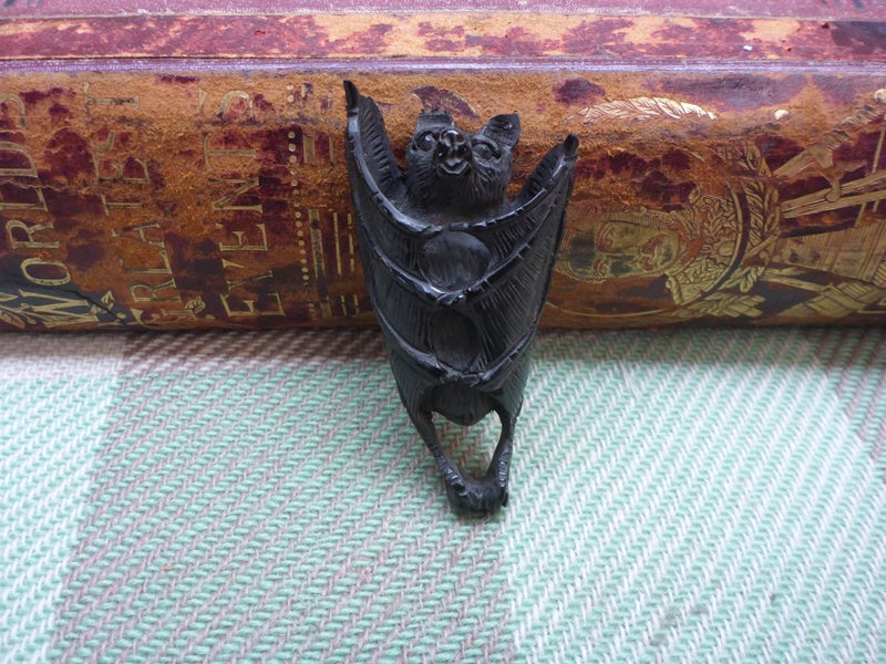 Stunning Carved Animal Horn Bat Awesome Detail Carousel 1