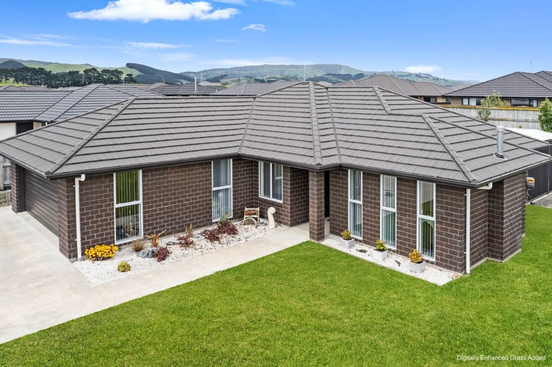 The Summerhill Lifestyle You’ve Been Waiting For64460098109442110