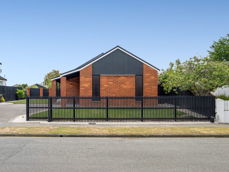 Renovated and Ready - Move In Before Christmas!64460207343363112