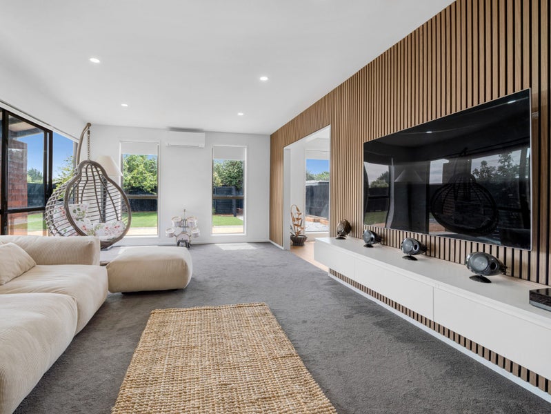 Renovated and Ready - Move In Before Christmas!64460207343363113