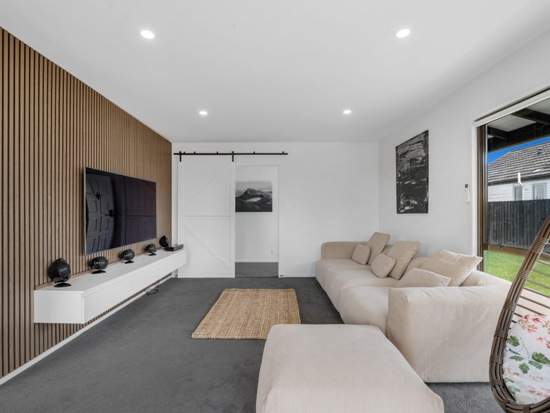 Renovated and Ready - Move In Before Christmas!64460207343363114