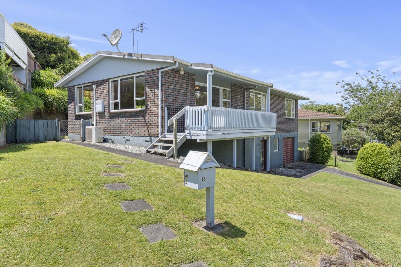 Sunny Brick Home, Reserve Outlook!64460098165506111