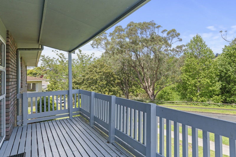 Sunny Brick Home, Reserve Outlook!64460098165506112