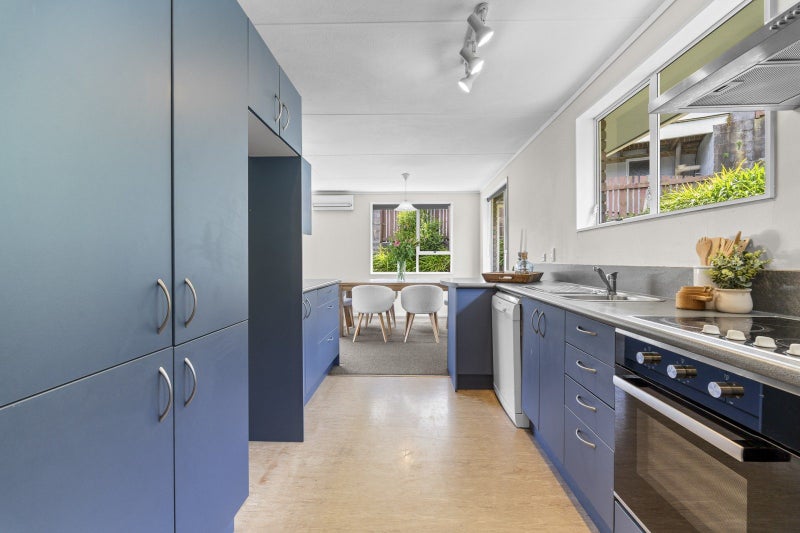 Sunny Brick Home, Reserve Outlook!64460098165506113