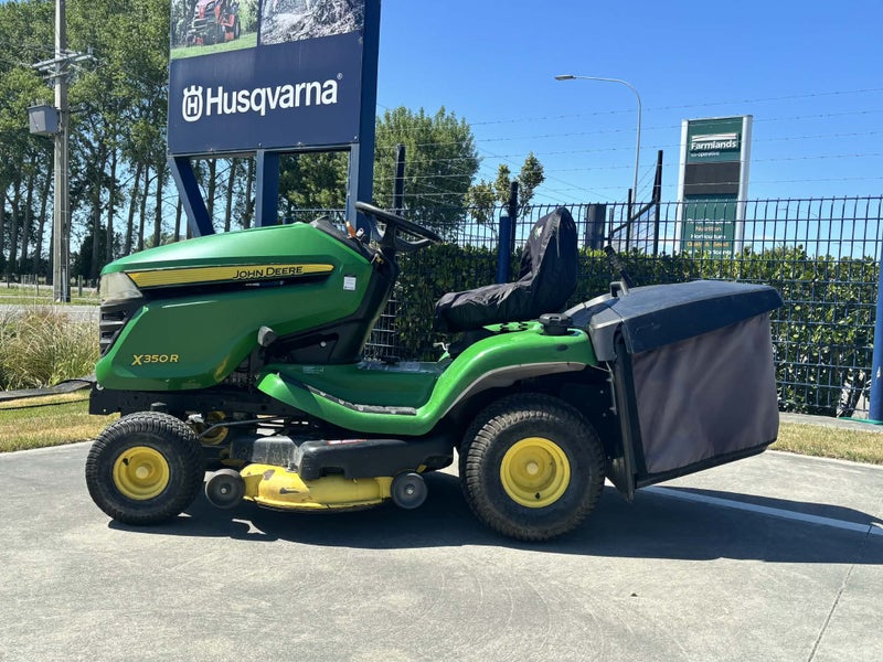**JOHN DEERE X350R** RIDE-ON MOWER Carousel 1