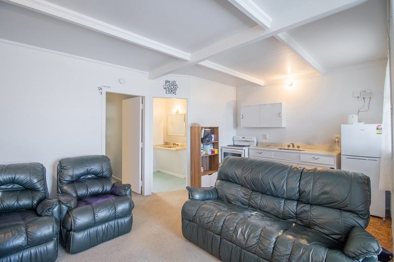 CASH-FLOW + DEVELOPMENT UPSIDE64460302952579113