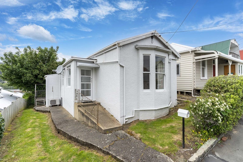 Prime Campus location with potential to add value64460302969347110