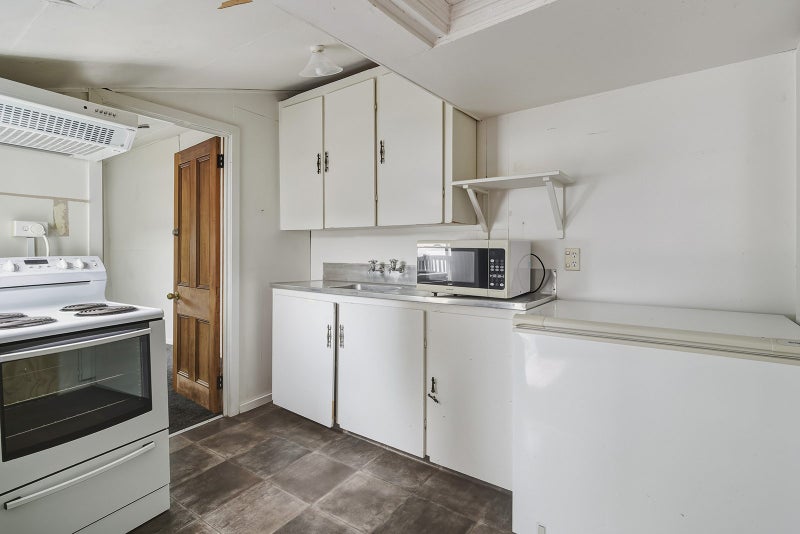 Prime Campus location with potential to add value64460302969347112