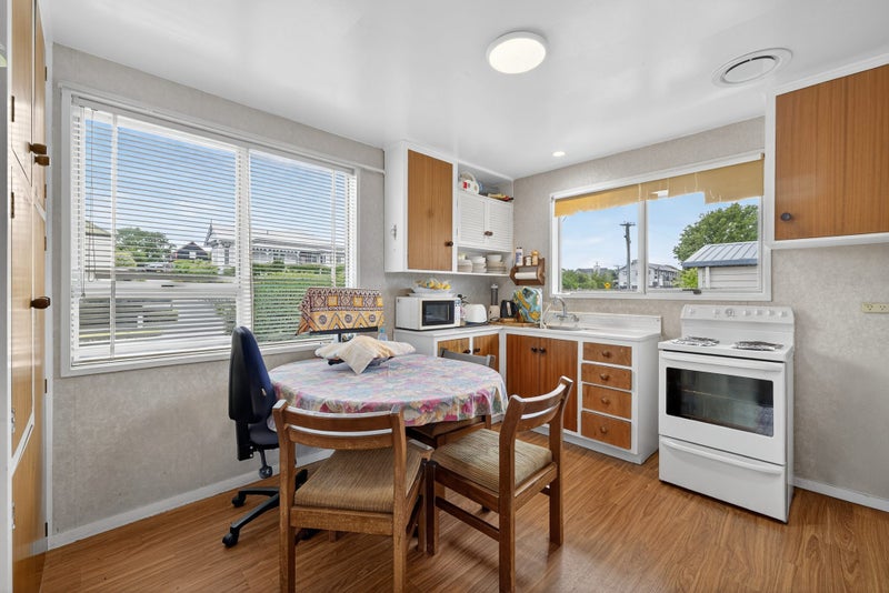 Sunny, Convenient & Full of Potential!64460303152002112