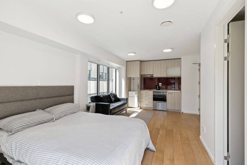 Te Aro, Studio64460385009409113