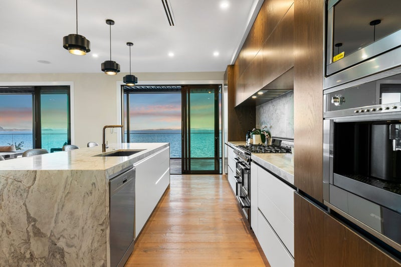 LUXURY HOME AND INCOME WITH BEACH ACCESS!64460495376899114