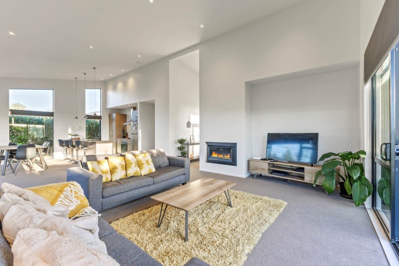 Airy, Spacious Living with a Park at Your Door...64460590296194114