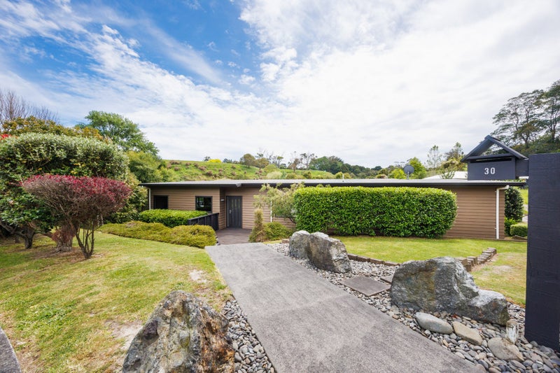 Perfect Summer Living & Entertaining64460685793793110