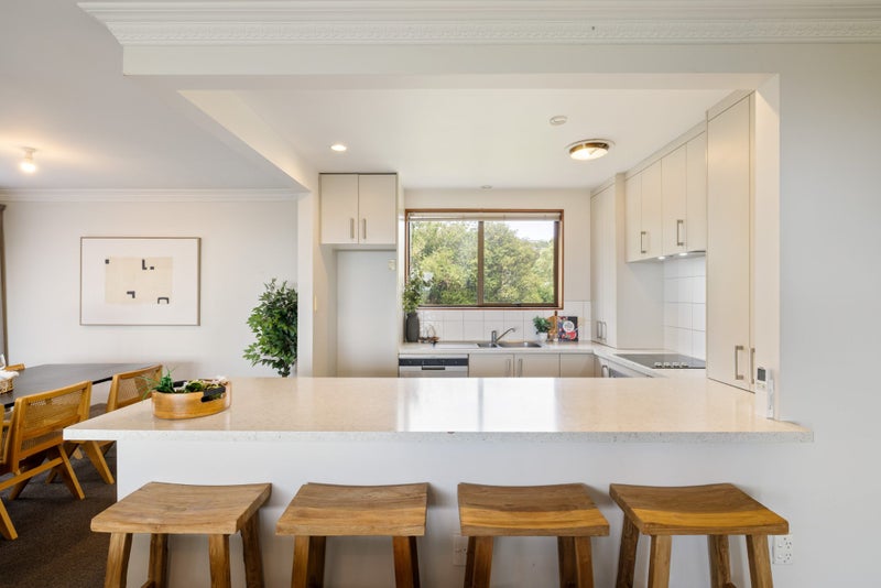 Sea views and A Park Outlook!64460987087363113