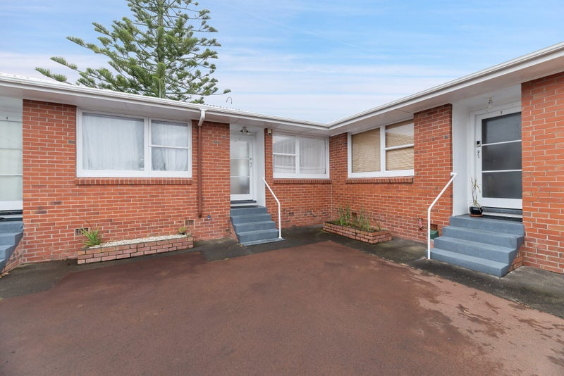 Tidy, Spacious & Move-In Ready!64461096056323110