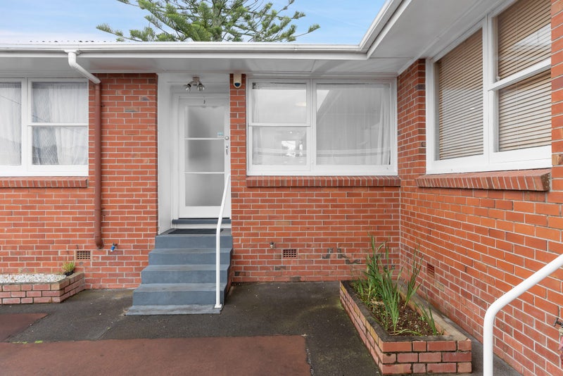 Tidy, Spacious & Move-In Ready!64461096056323111