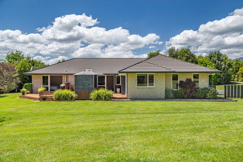 Modern comfort in a private rural setting64461192320002112