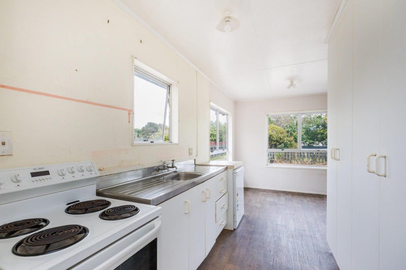 Private home with plenty of space and potential64461192302723112