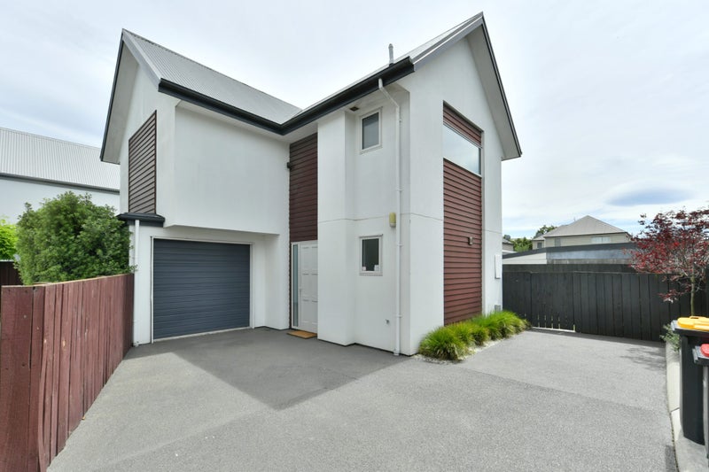 Motivated Seller! Freehold Gem!64461192409729110