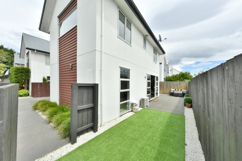 Motivated Seller! Freehold Gem!64461192409729112