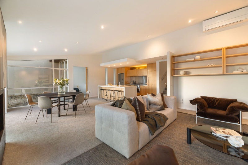 Renovated and Ready to Impress64461288238081111