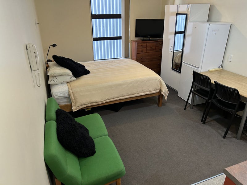 Thorndon, Studio64461422967425110