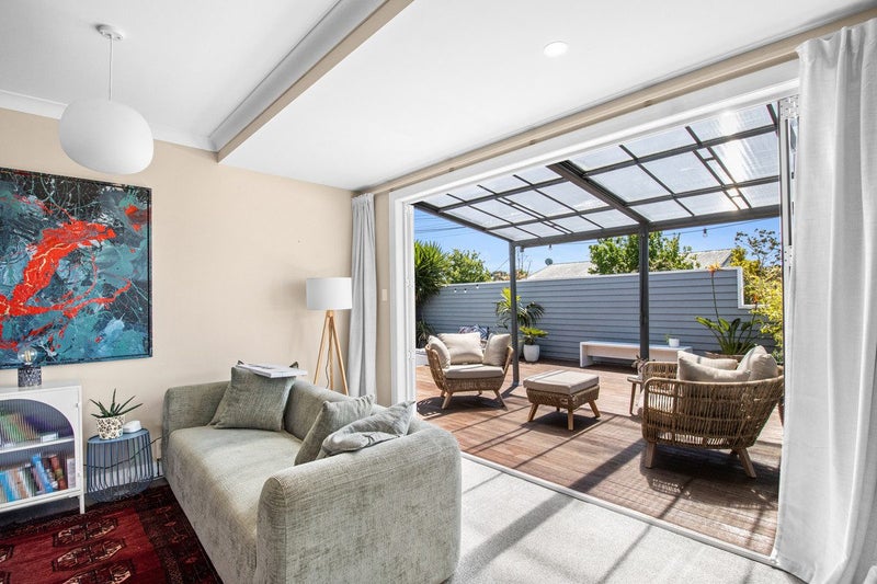 EFFORTLESS LIVING, SUN, STYLE - HEART OF WELBOURN64461423034754113