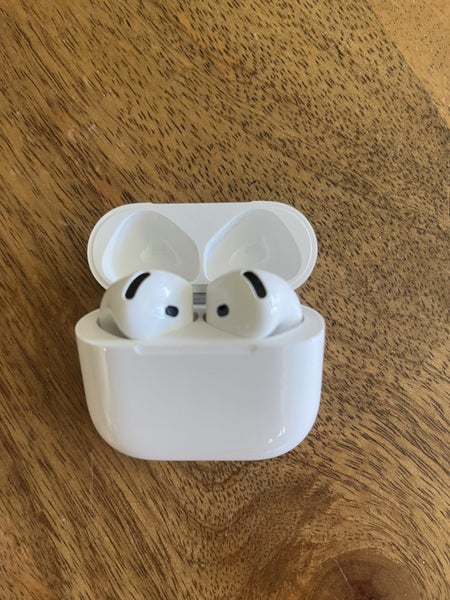 Apple AirPods 4 - never used64461594511489111