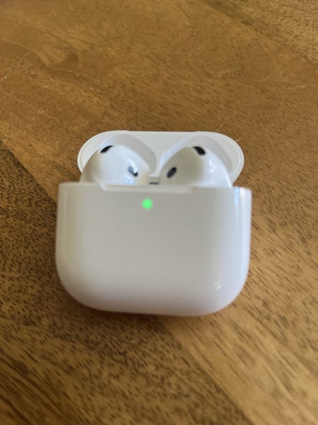 Apple AirPods 4 - never used64461594511489110