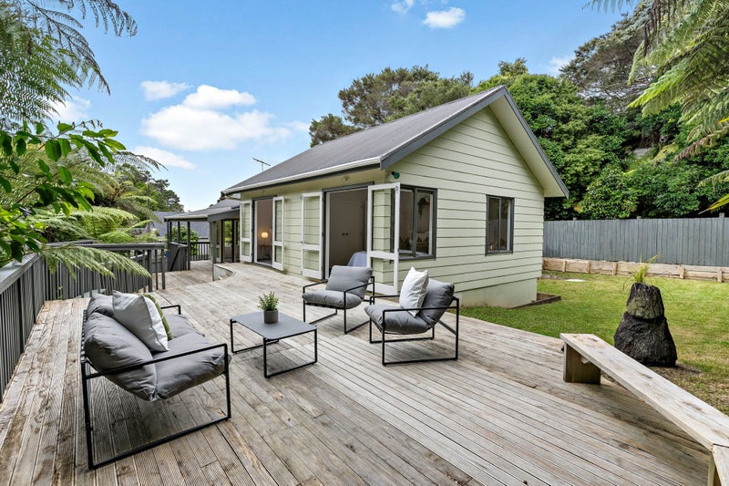 FREEHOLD, FULLY FENCED & FAMILY FRIENDLY64461635411458110