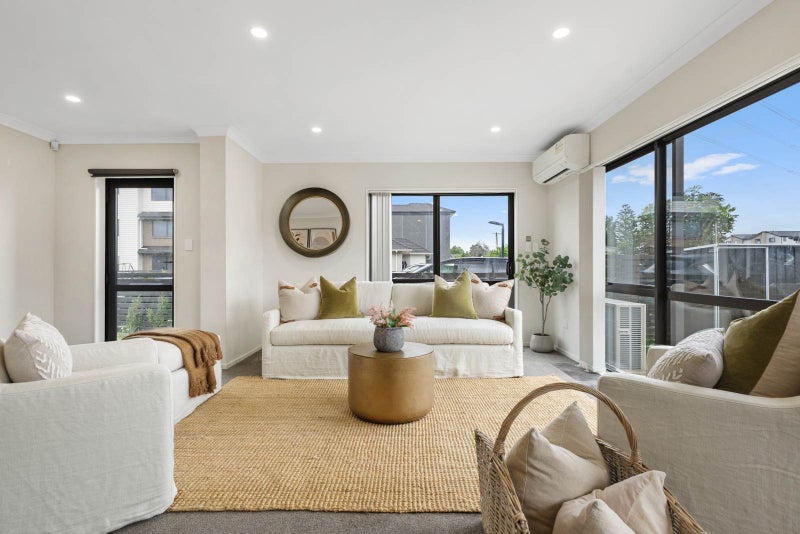 Affordable, Modern & Freehold!!64461738651138111