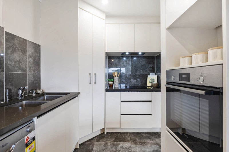 Affordable, Modern & Freehold!!64461738651138112