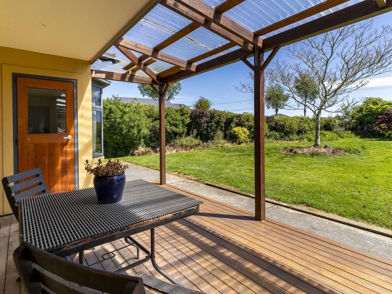 Modern Elegance In Parklike Setting64461738705794114