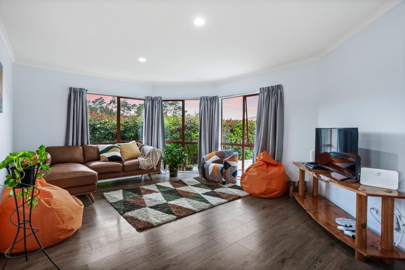 A Sunny Single-Level Surprise64539294063362113