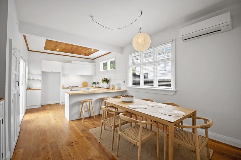 Elegant Coastal Character64461944730627114