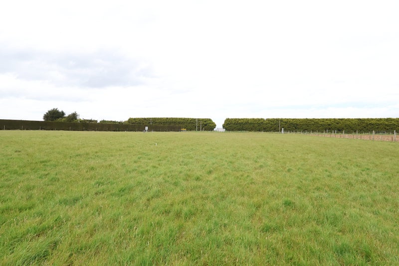 1.7 Ha Lifestyle Section With Power!64462136879362112