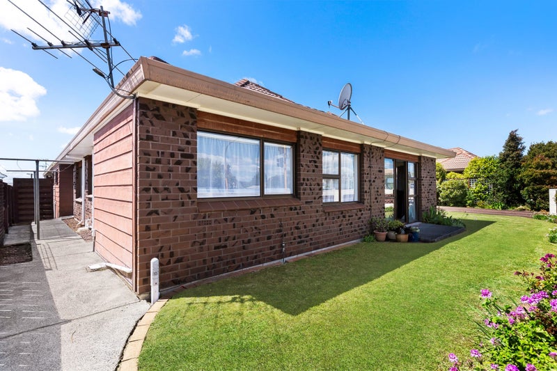 DECEASED ESTATE: SINGLE-LEVEL, WALK TO THE VILLAGE64462137058305114