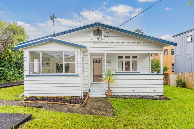 CALIFORNIAN BUNGALOW WITH POTENTIAL!64462137073283110