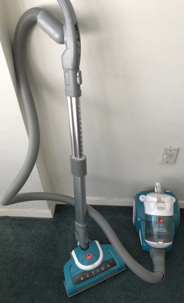 Powerful vacuum cleaner.64462286572674111