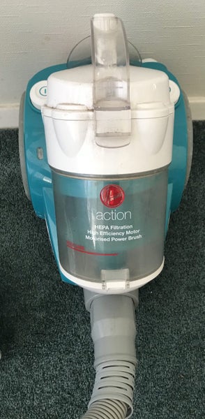 Powerful vacuum cleaner.64462286572674112