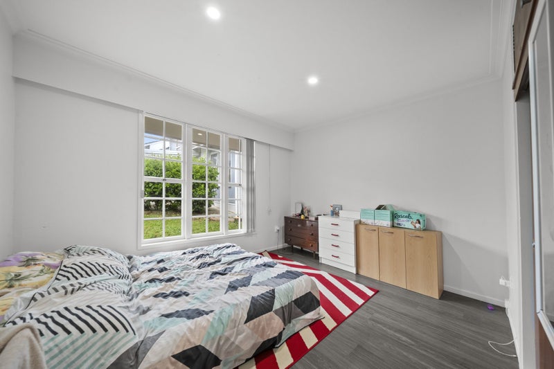 Brick & Tile Starter with Yard Space64462231672194113