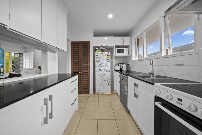 Brick & Tile Starter with Yard Space64462231672194114