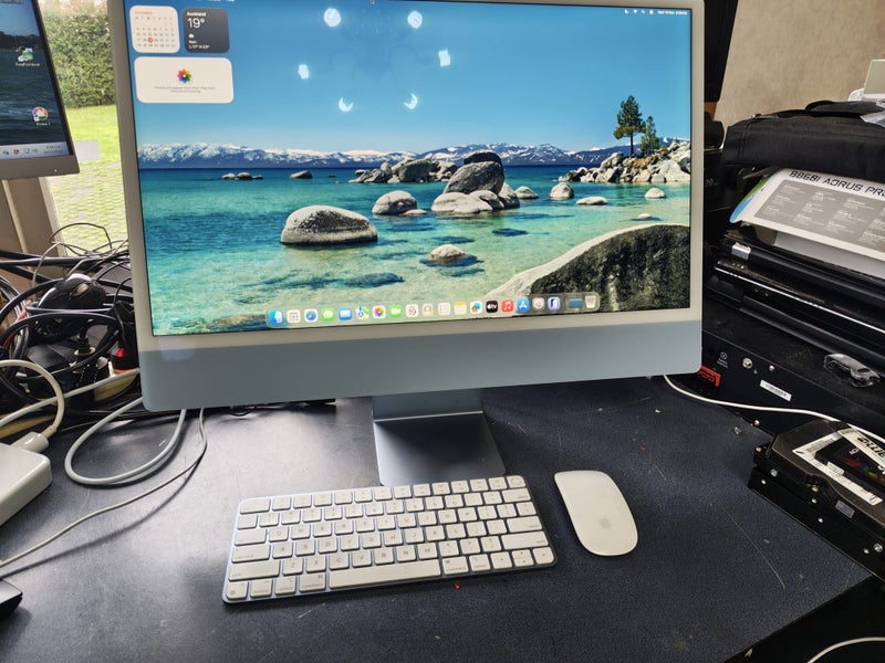 Apple iMac 24" (2021) - M1 Chip, 16GB RAM, 256GB SSD - Blue + Numeric Keypad Carousel 1