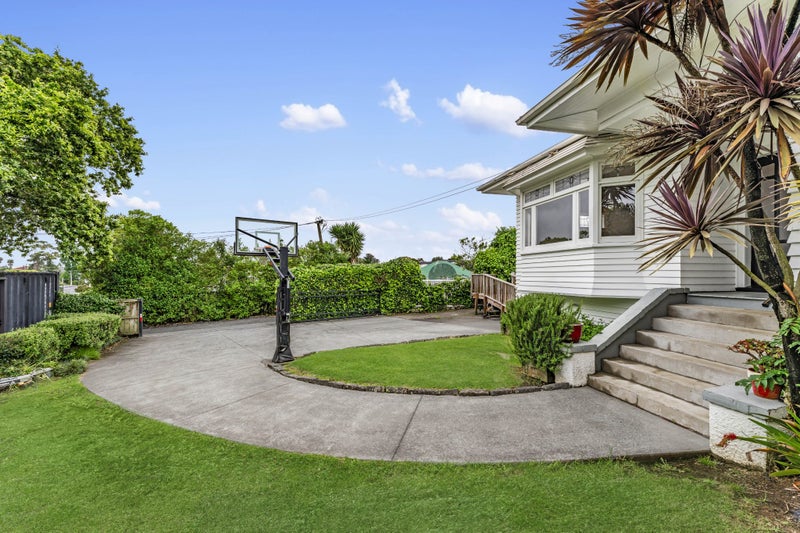 Character for Christmas64539760341505113