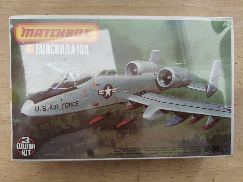 MATCHBOX PK-121 FAIRCHILD A-10A - 1/72 Carousel 1