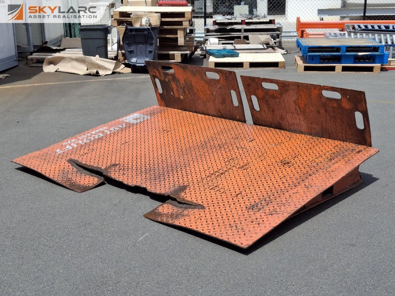 Orange Steel Plate Loading Ramp Carousel 1