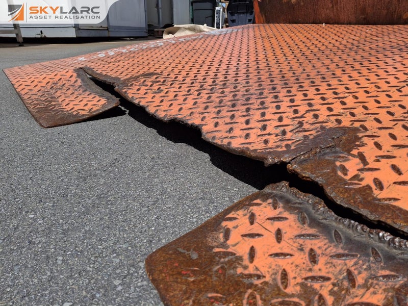 Orange Steel Plate Loading Ramp Carousel 8