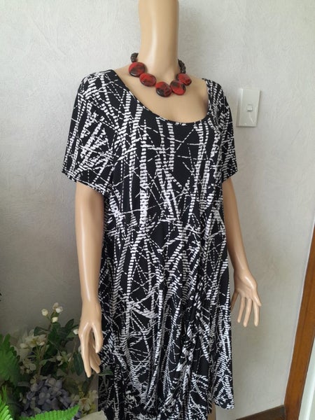 ** TS14+** Stretch dress - SIZE LARGE- NEW Carousel 2